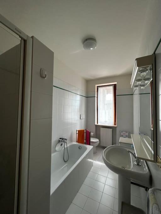 Near Town Centre And Lake - Le Colombe باردولينو المظهر الخارجي الصورة